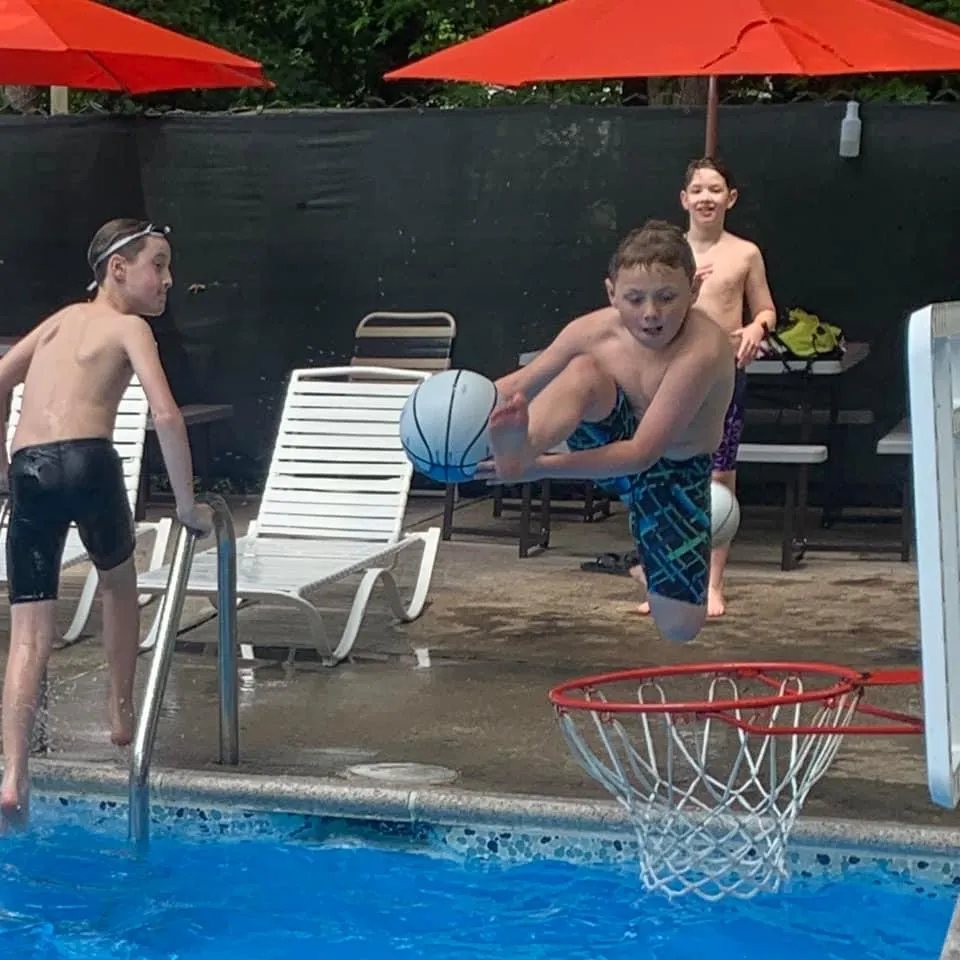 Pool basketball